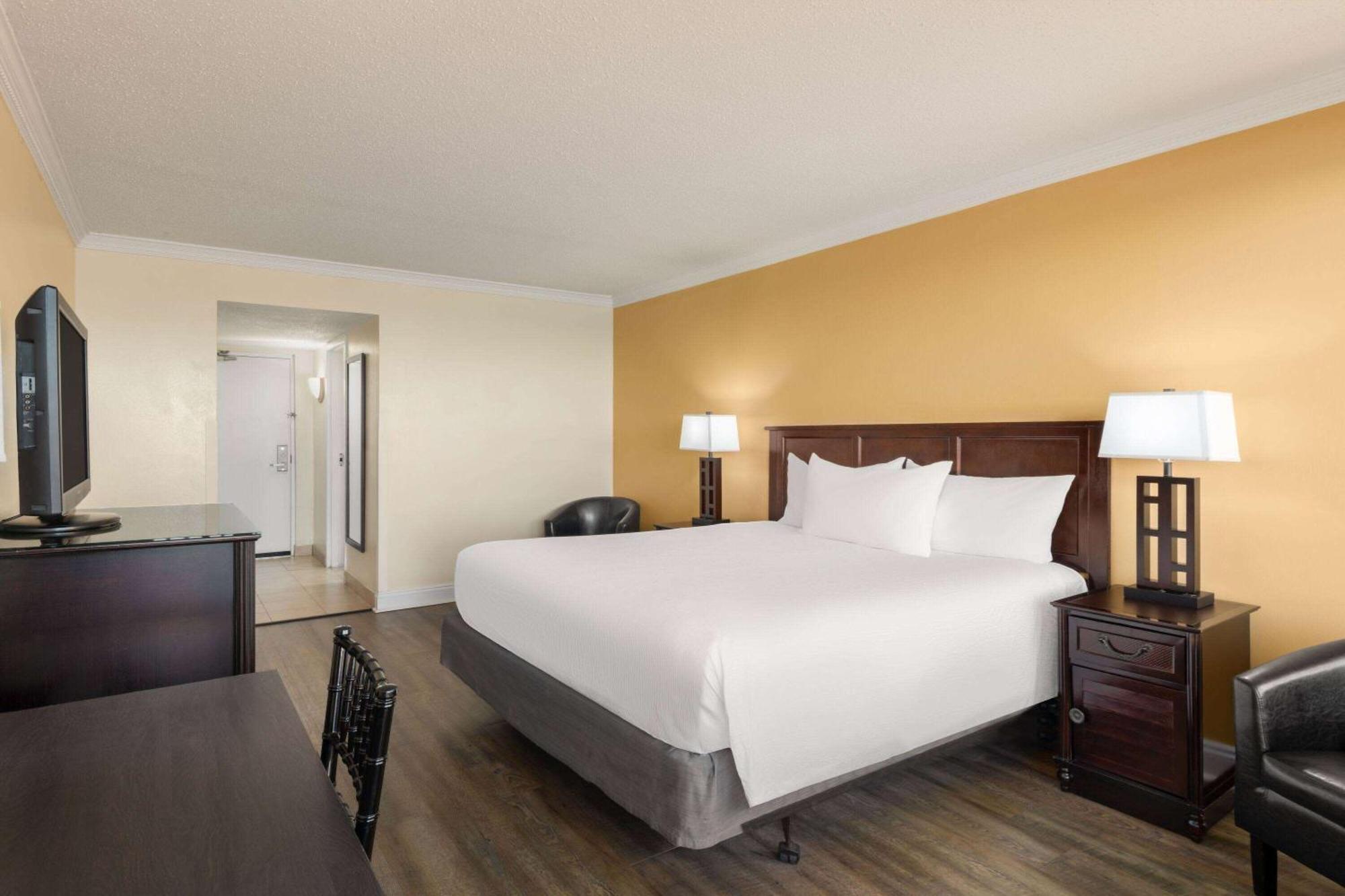 Wyndham Garden Fort Walton Beach Destin Exterior photo